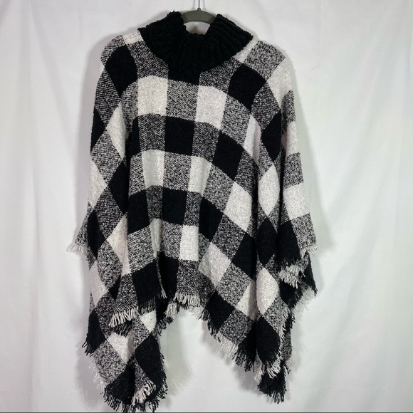 NWT Woodland Creek, Buffalo Plaid Poncho. Sooo super soft!! - Picture 4 of 5